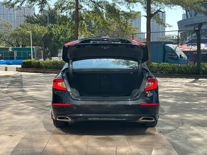 Фото 18 - Honda Accord