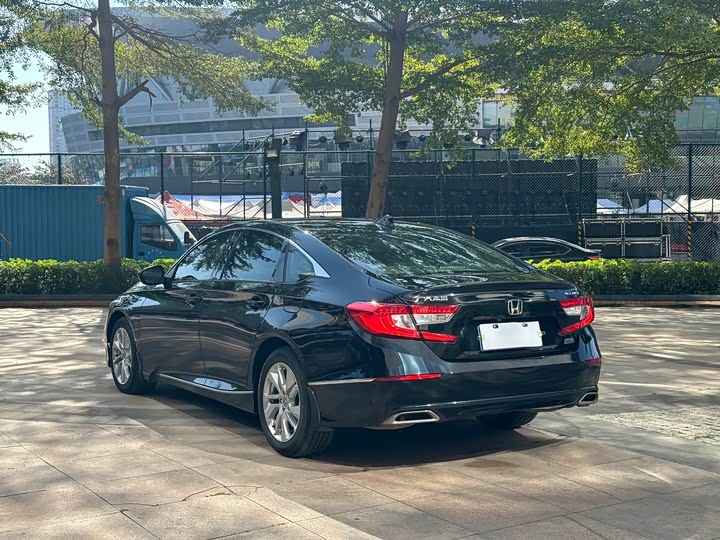 Фото 19 - Honda Accord