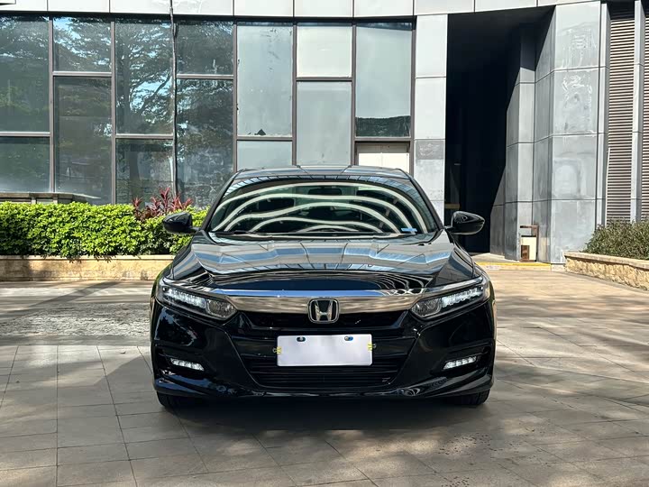 Фото 2 - Honda Accord