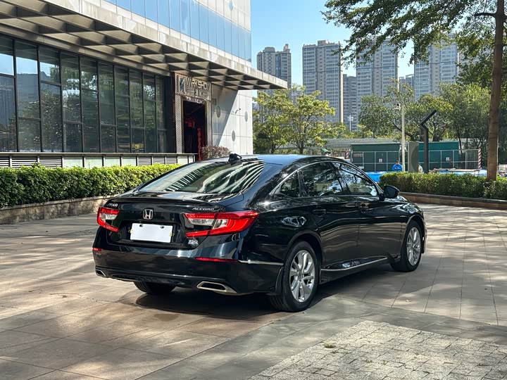 Фото 21 - Honda Accord