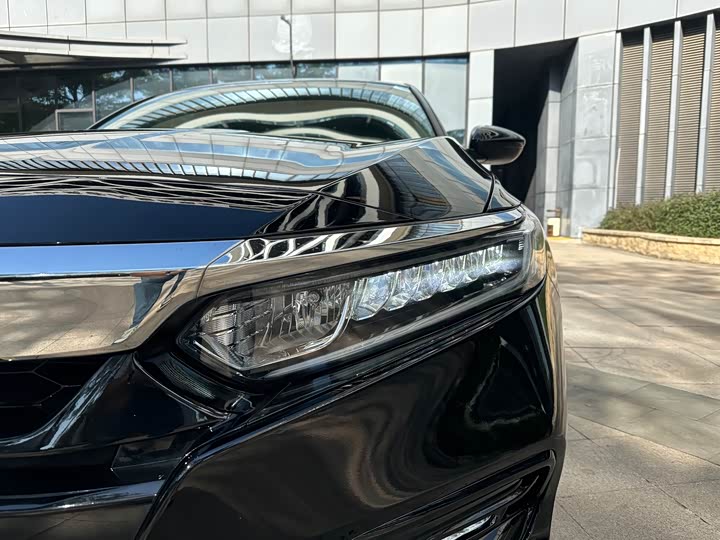 Фото 4 - Honda Accord