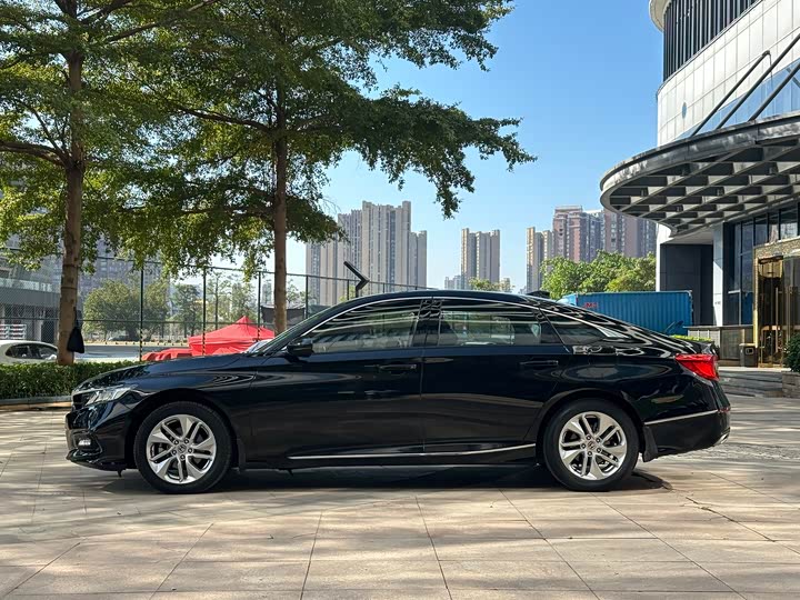 Фото 6 - Honda Accord