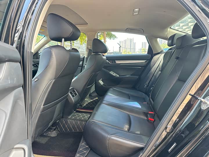 Фото 8 - Honda Accord