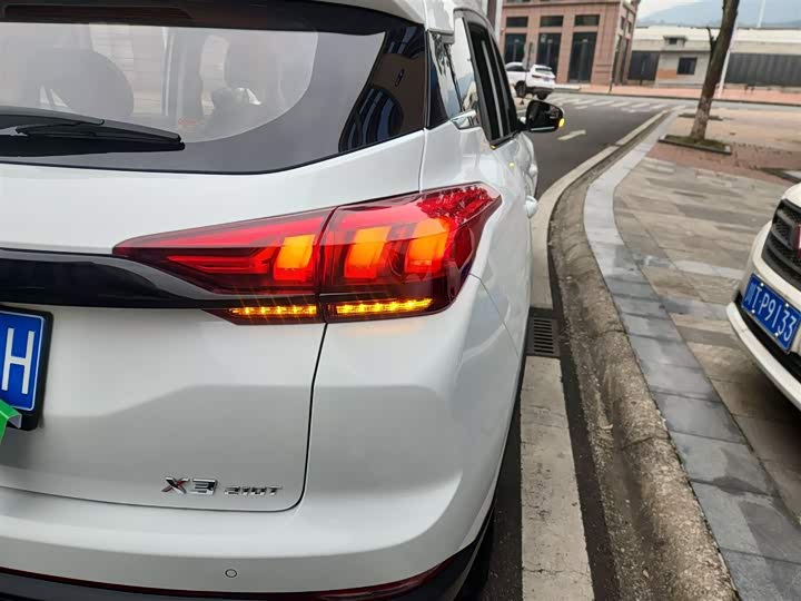 Фото 8 - Beijing X3