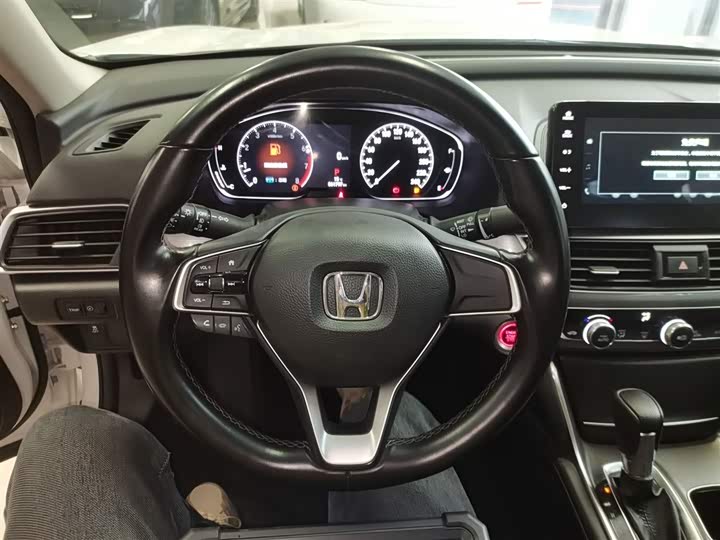 Фото 11 - Honda Accord