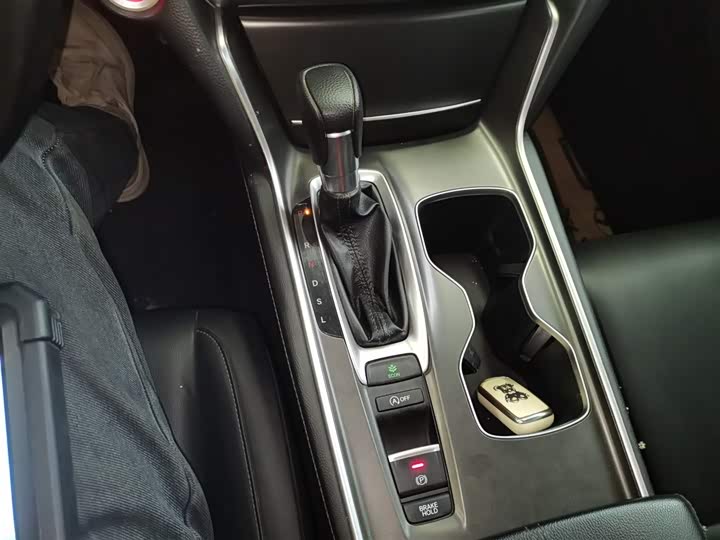 Фото 14 - Honda Accord