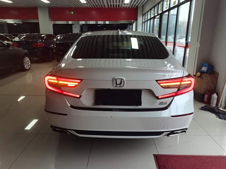 Фото 6 - Honda Accord