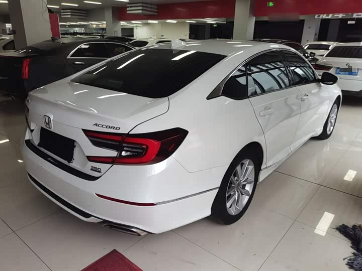 Фото 7 - Honda Accord