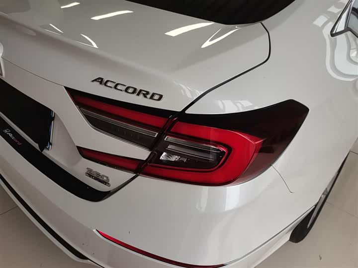 Фото 8 - Honda Accord