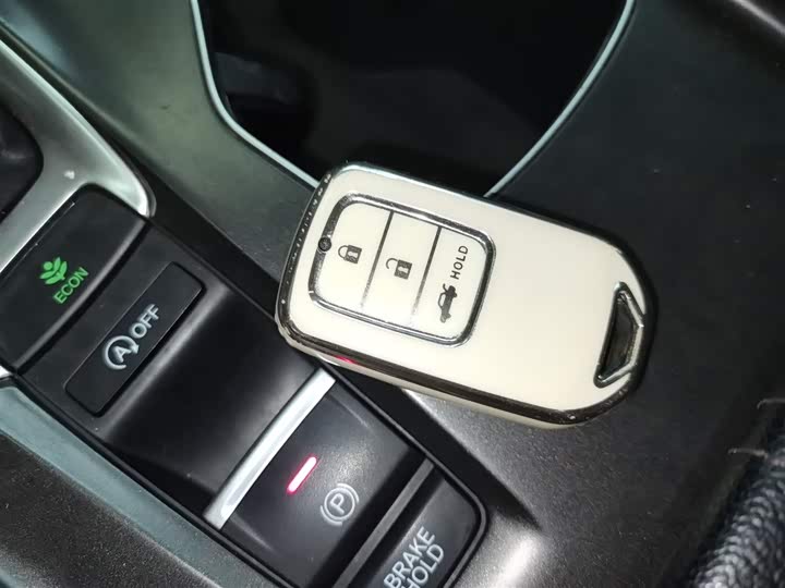 Фото 9 - Honda Accord