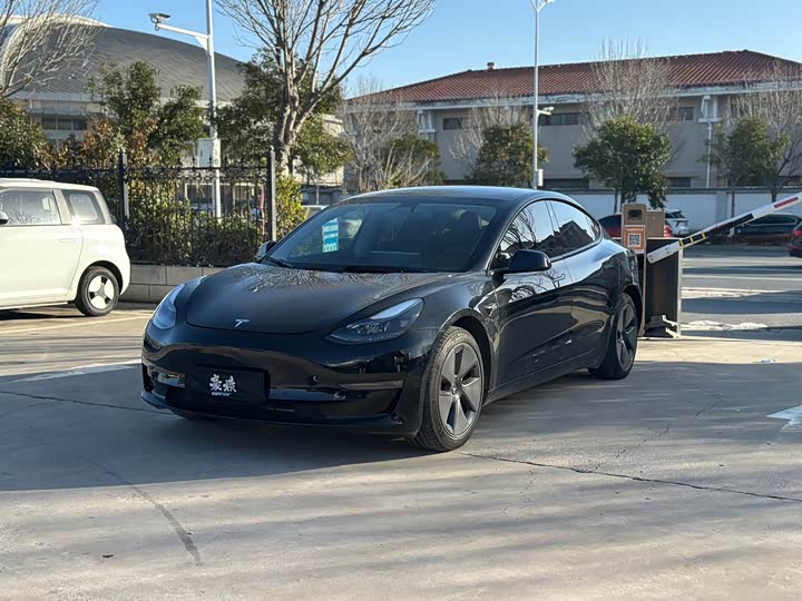 Фото 1 - Tesla Model 3