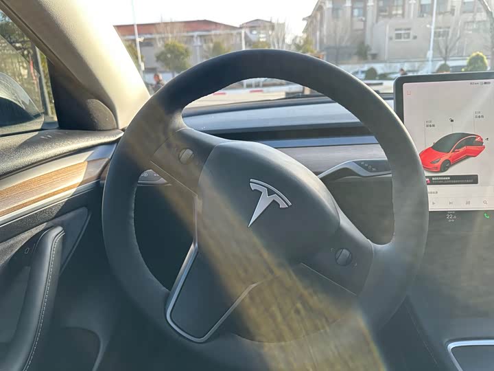 Фото 10 - Tesla Model 3