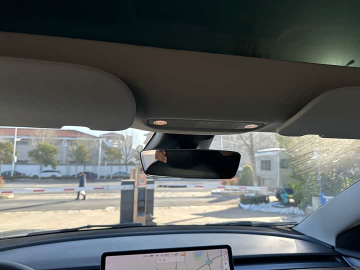 Фото 14 - Tesla Model 3