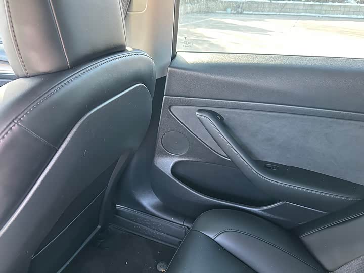 Фото 15 - Tesla Model 3