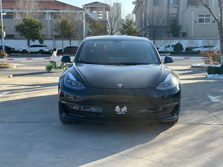 Фото 3 - Tesla Model 3