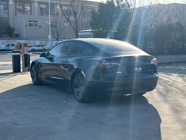 Фото 5 - Tesla Model 3