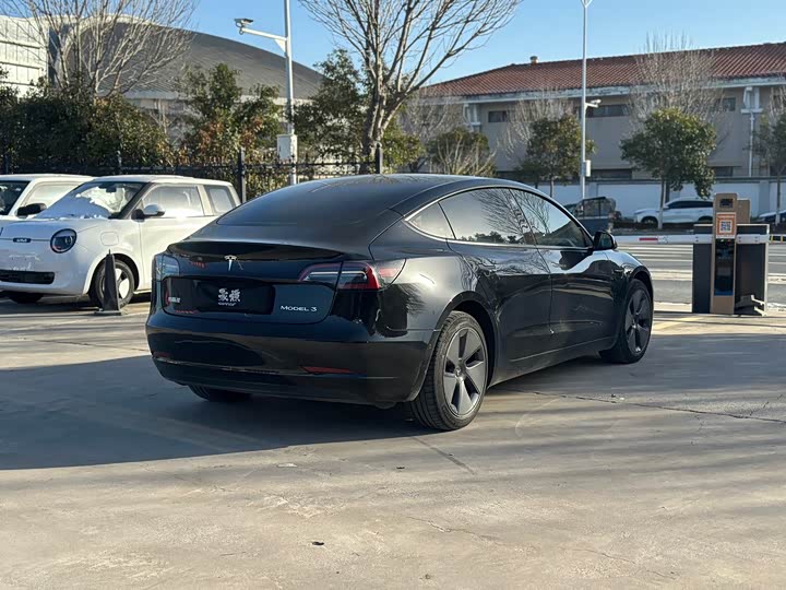 Фото 6 - Tesla Model 3