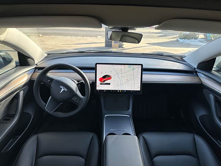 Фото 9 - Tesla Model 3