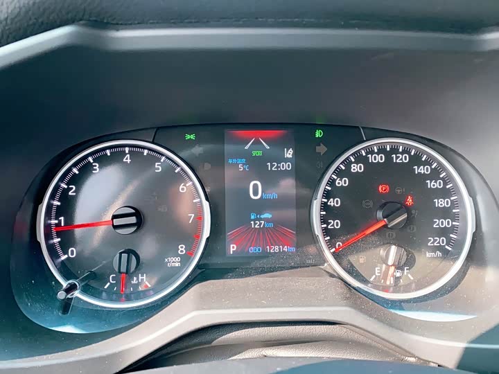 Фото 13 - Toyota RAV4