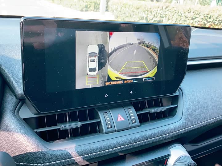 Фото 14 - Toyota RAV4