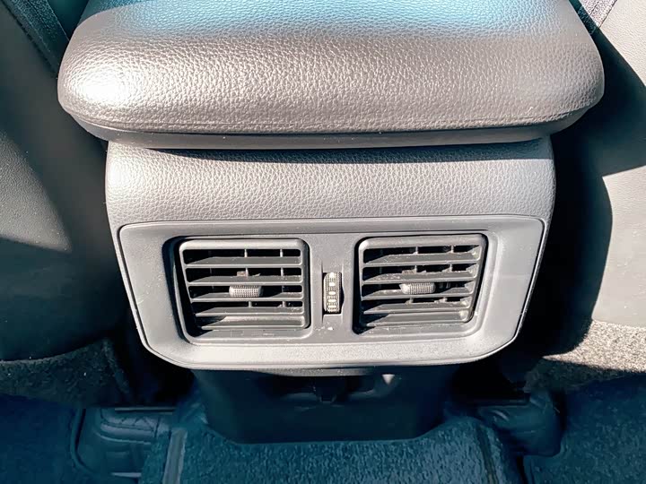 Фото 19 - Toyota RAV4