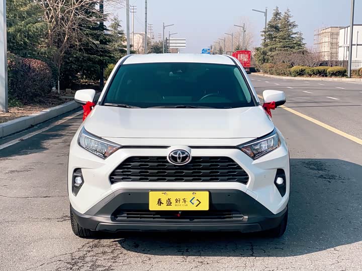 Фото 2 - Toyota RAV4