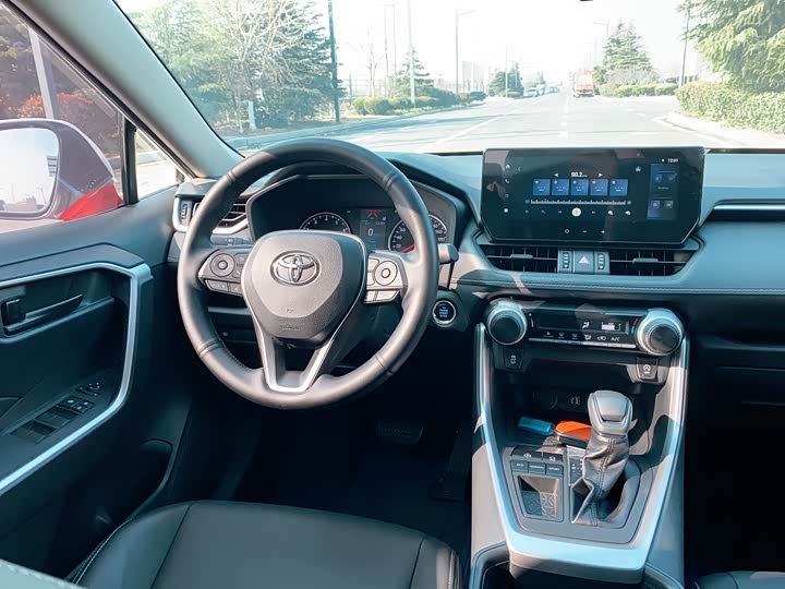 Фото 20 - Toyota RAV4