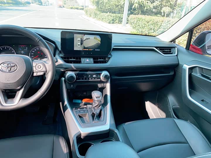 Фото 21 - Toyota RAV4