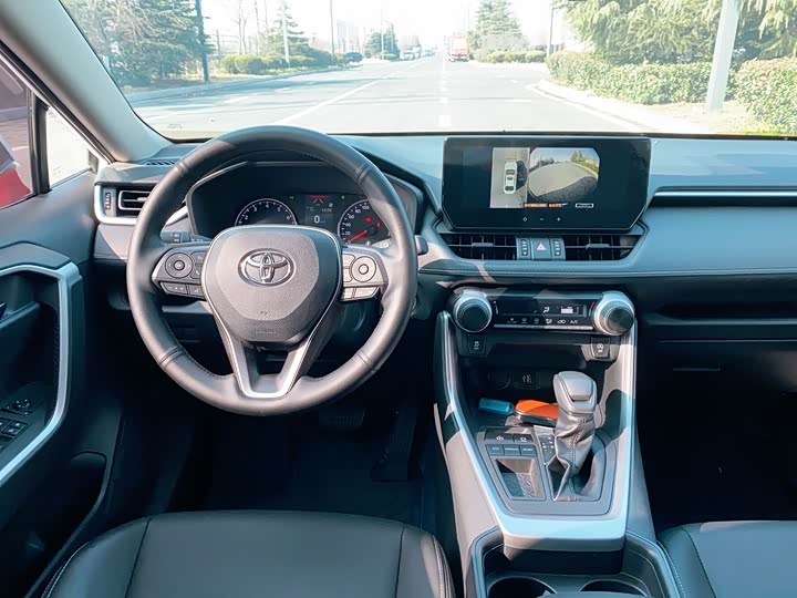 Фото 22 - Toyota RAV4