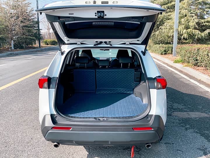 Фото 23 - Toyota RAV4