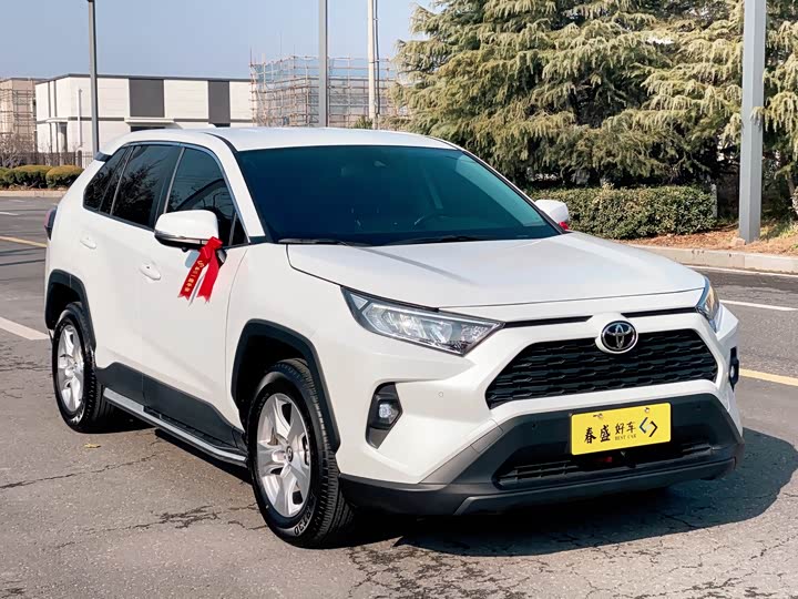 Фото 3 - Toyota RAV4