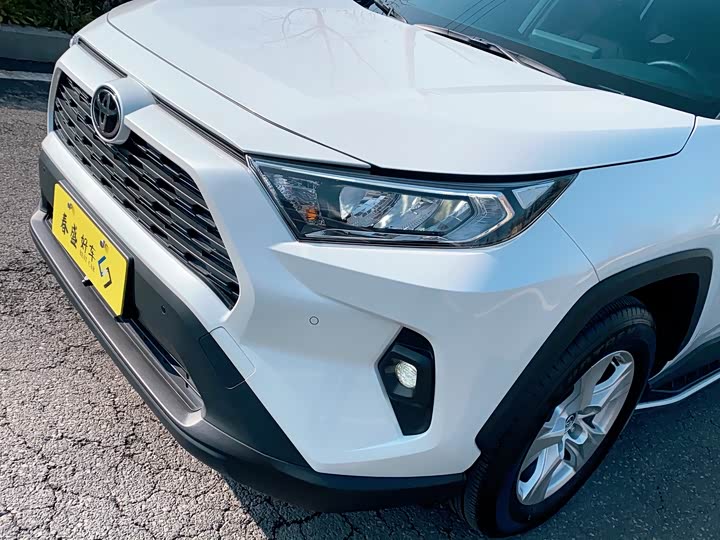 Фото 4 - Toyota RAV4