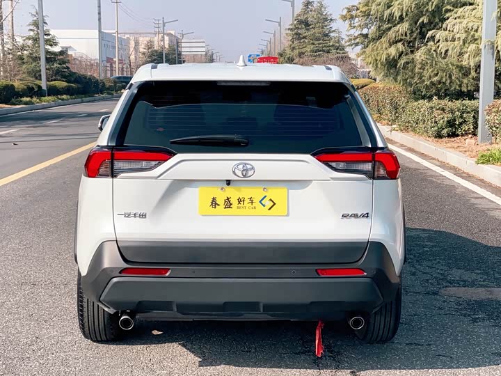 Фото 6 - Toyota RAV4