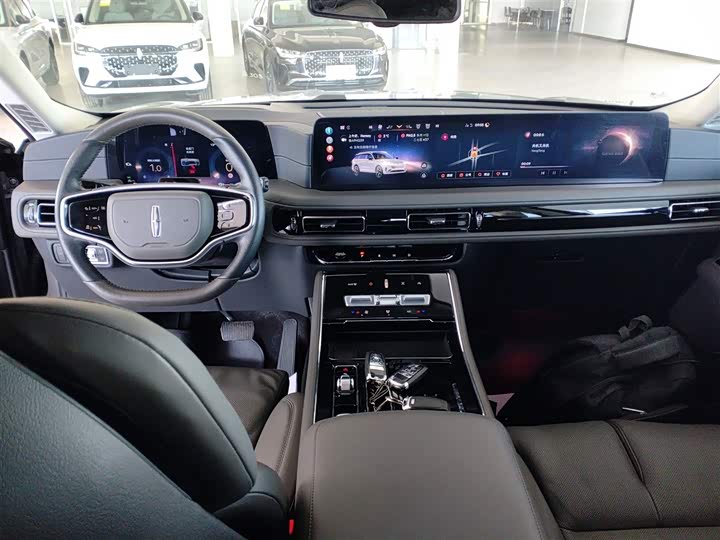 Фото 10 - Lincoln Aviator