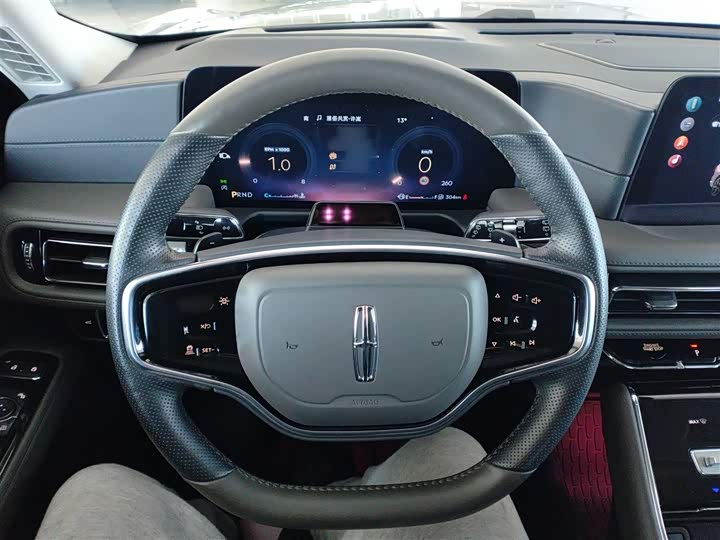 Фото 11 - Lincoln Aviator