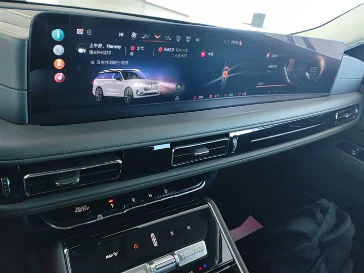 Фото 13 - Lincoln Aviator