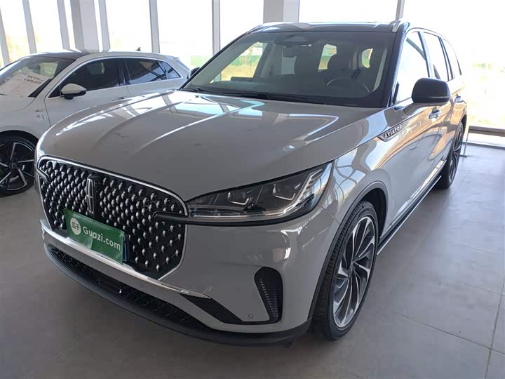 Фото 2 - Lincoln Aviator