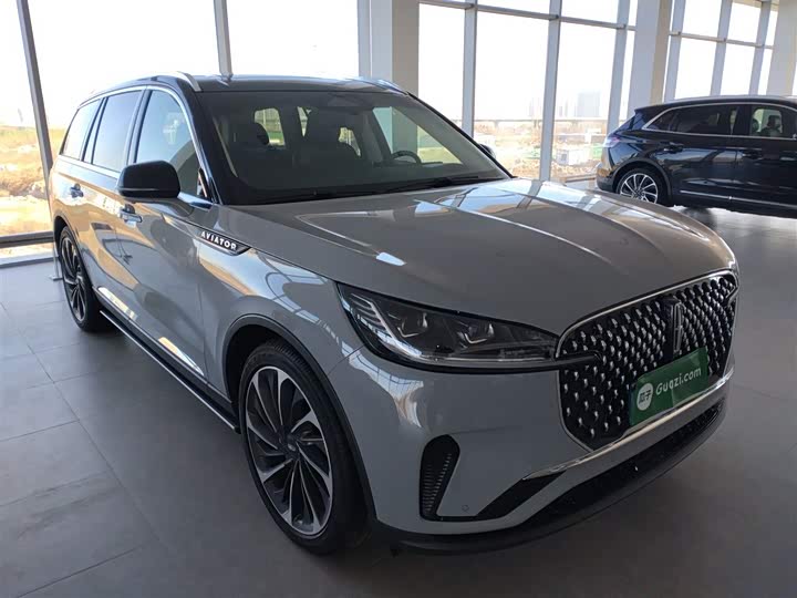 Фото 4 - Lincoln Aviator