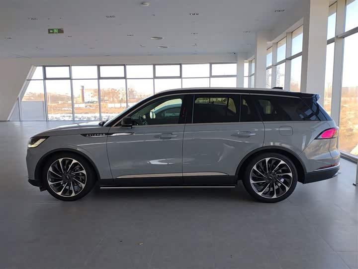 Фото 5 - Lincoln Aviator