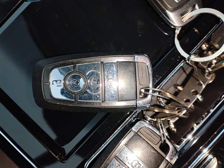 Фото 9 - Lincoln Aviator