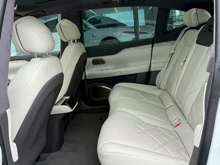 Фото 10 - Nio ET7