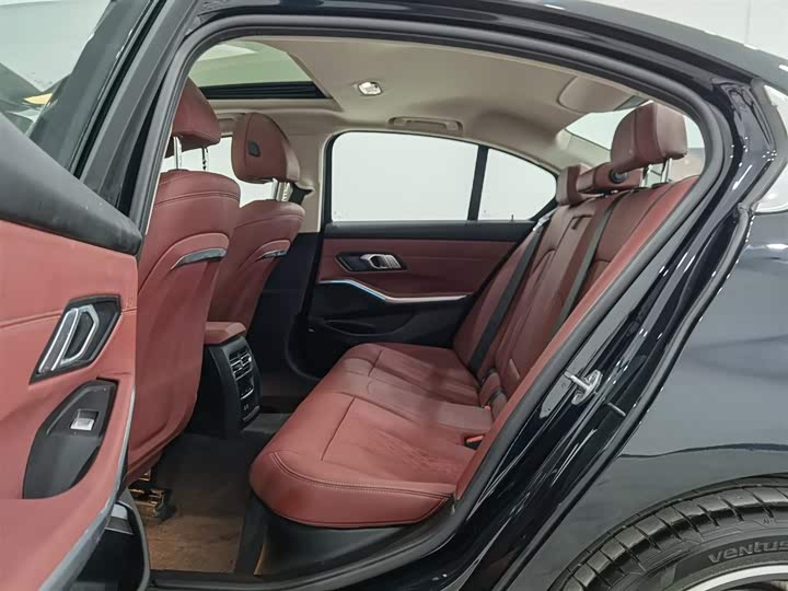 Фото 15 - BMW 3 Series