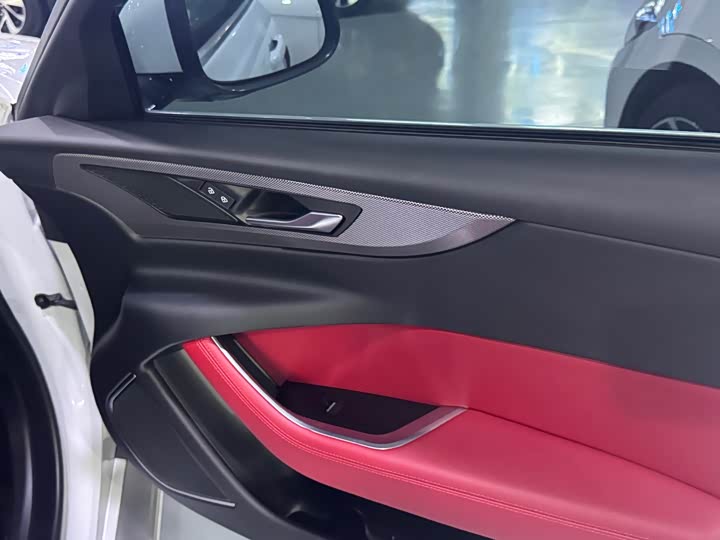 Фото 13 - Jaguar XE L