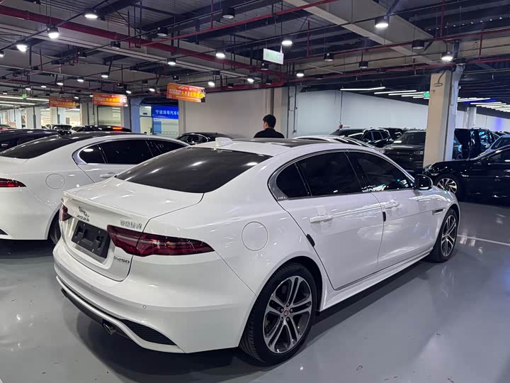 Фото 16 - Jaguar XE L