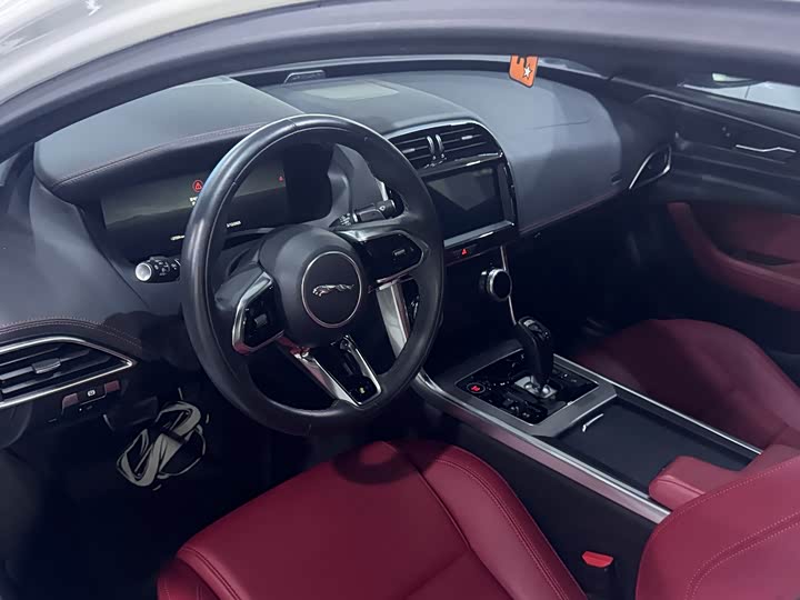 Фото 5 - Jaguar XE L