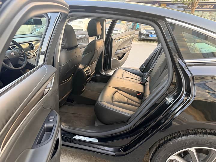 Фото 10 - Buick LaCrosse