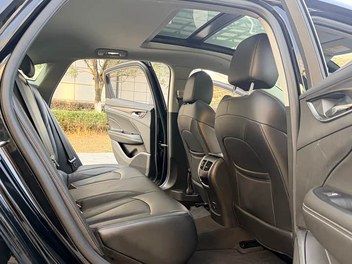 Фото 13 - Buick LaCrosse