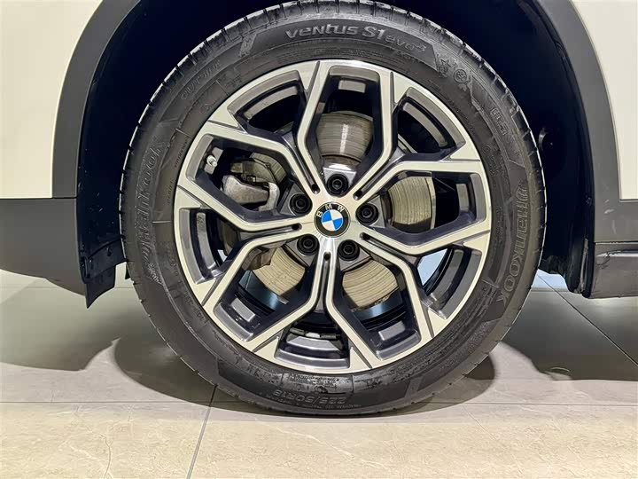 Фото 10 - BMW X1