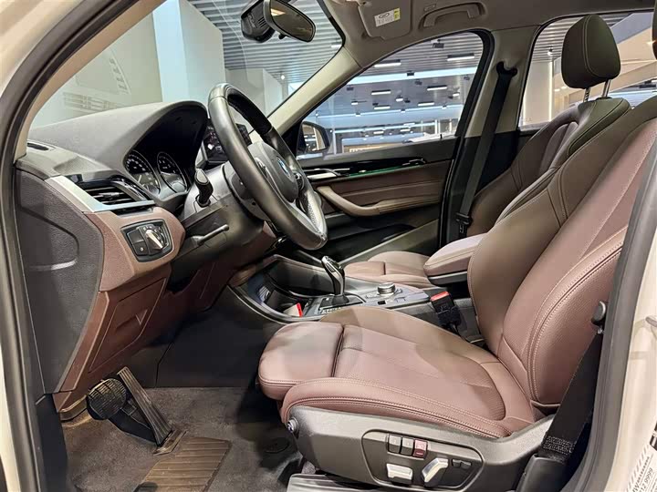 Фото 18 - BMW X1