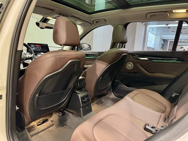 Фото 27 - BMW X1